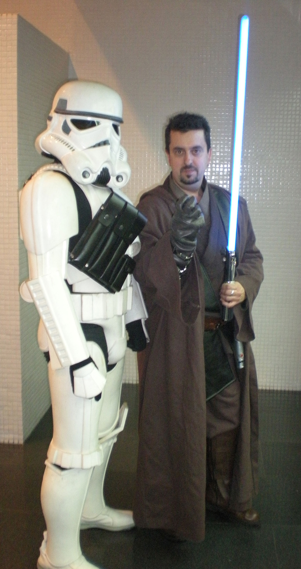 Anakin Jedi Costume Review from Pedro